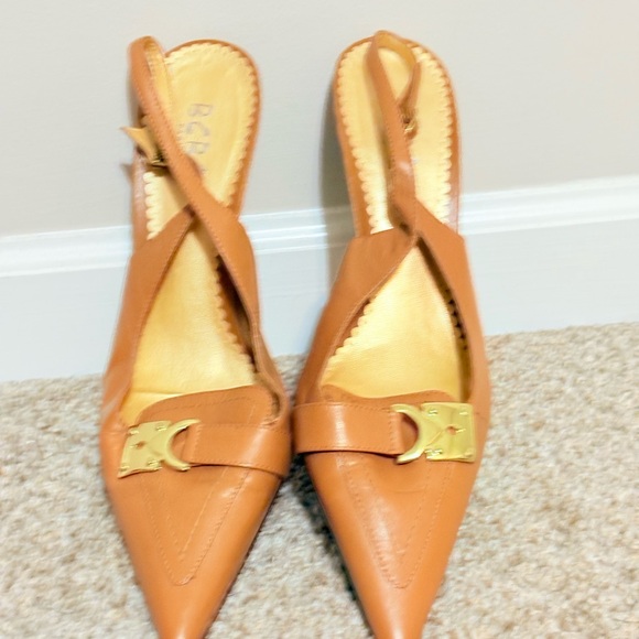 Elegant Tan Slingback Heels - Picture 8 of 9